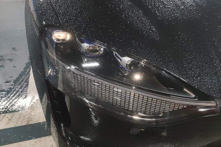 Used Hima AITO M9 2024 Range-Extended Ultra Version 42 kWh 6-Seater Model Right Front Headlight