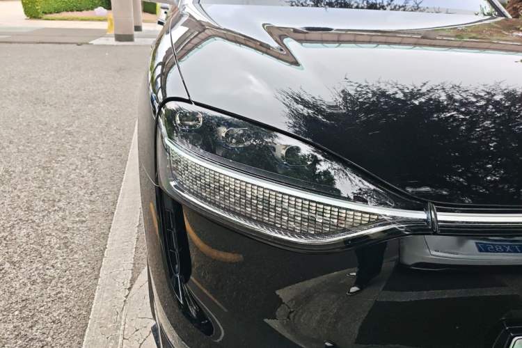 Used Hima AITO M9 2024 Range-Extended Ultra Version 52 kWh 6-Seater Model Right Front Headlight