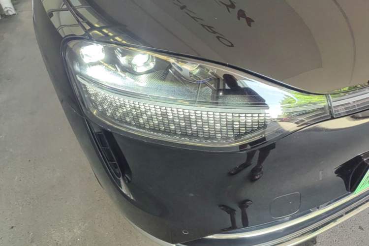 Used Hima AITO M9 2024 Range-Extended Ultra Version 52 kWh 5-Seater Model Right Front Headlight