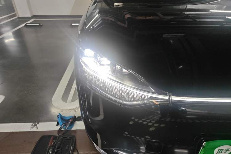Used Hima AITO M9 2024 Range-Extended Ultra Version 52 kWh 5-Seater Model Right Front Headlight