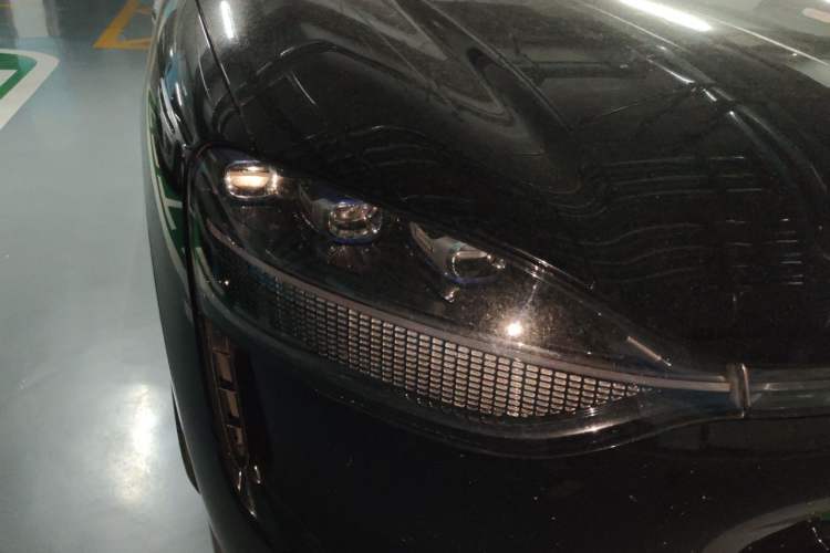 Used Hima AITO M9 2024 Range-Extended Max Edition 52 kWh 6-Seater Version Right Front Headlight