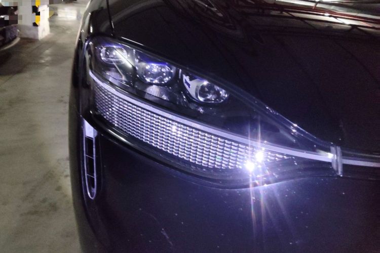 Used Hima AITO M9 2024 Range-Extended Ultra Version 52 kWh 6-Seater Model Right Front Headlight