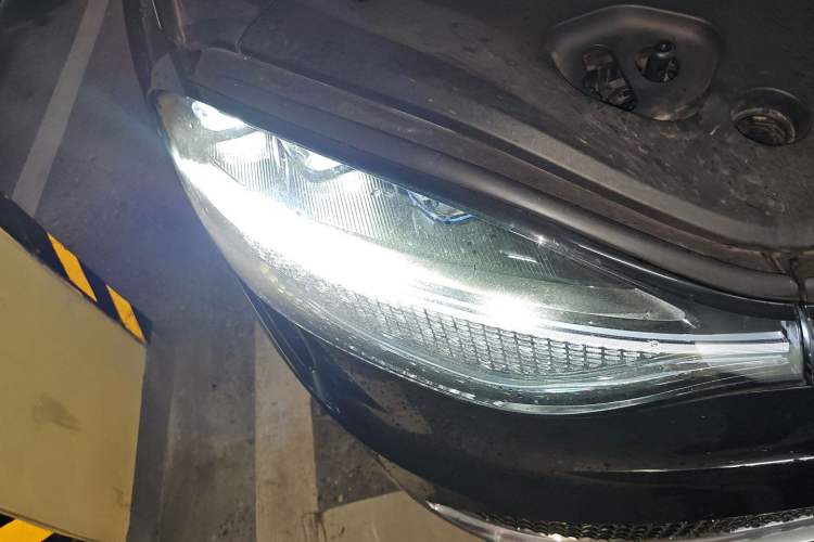 Used Hima AITO M9 2024 All-Electric Ultra Version 100 kWh 6-Seater Model Right Front Headlight