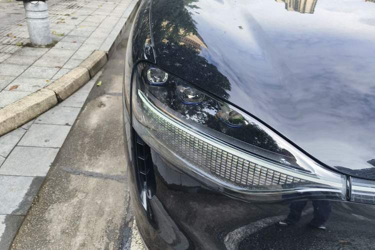 Used Hima AITO M9 2024 Range-Extended Ultra Version 42 kWh 6-Seater Model Right Front Headlight