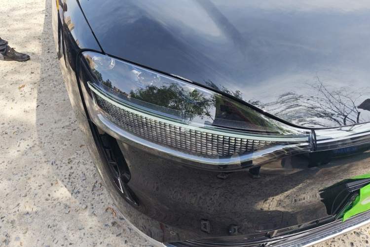Used Hima AITO M9 2024 Range-Extended Ultra Version 42 kWh 6-Seater Model Right Front Headlight