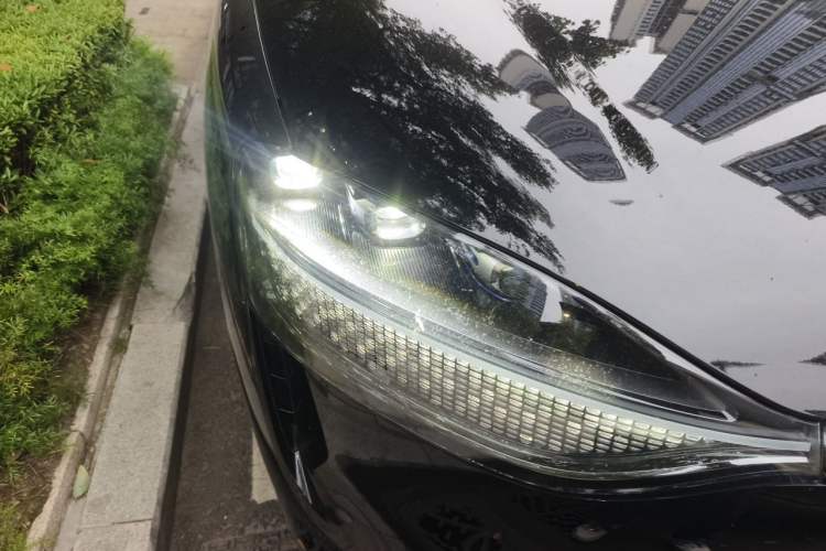 Used Hima AITO M9 2024 All-Electric Ultra Version 100 kWh 6-Seater Model Right Front Headlight