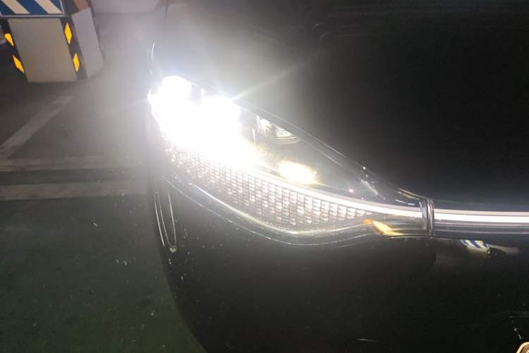 Used Hima AITO M9 2024 Range-Extended Ultra Version 52 kWh 5-Seater Model Right Front Headlight