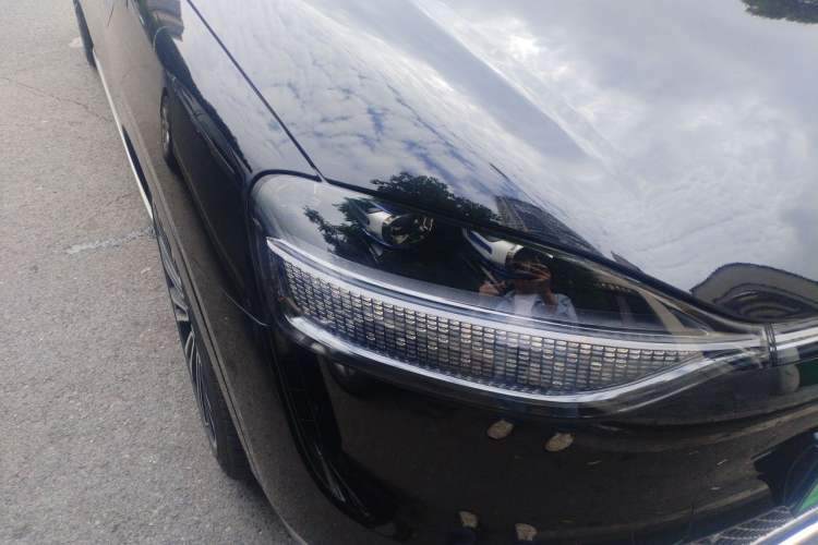 Used Hima AITO M9 2024 All-Electric Ultra Version 100 kWh 5-Seater Model Right Front Headlight