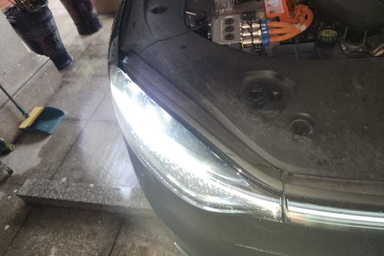 Used Hima AITO M9 2024 Range-Extended Ultra Version 42 kWh 6-Seater Model Right Front Headlight