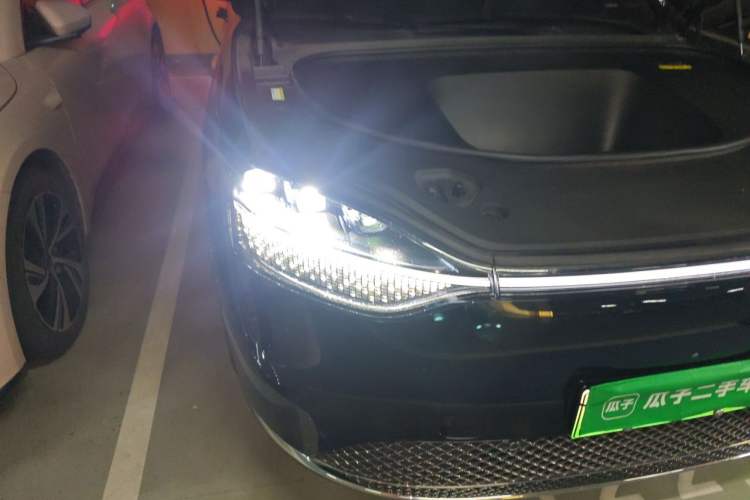 Used Hima AITO M9 2024 All-Electric Ultra Version 100 kWh 6-Seater Model Right Front Headlight