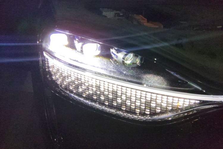Used Hima AITO M9 2024 Range-Extended Ultra Version 42 kWh 6-Seater Model Right Front Headlight