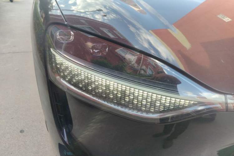 Used Hima AITO M9 2024 Range-Extended Ultra Version 52 kWh 5-Seater Model Right Front Headlight