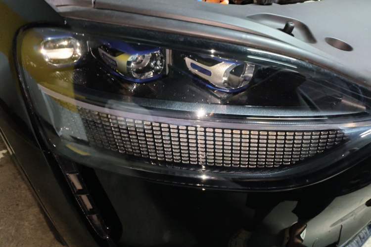 Used Hima AITO M9 2024 Range-Extended Ultra Version 42 kWh 6-Seater Model Right Front Headlight