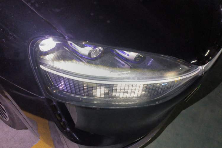 Used Hima AITO M9 2024 Range-Extended Ultra Version 42 kWh 6-Seater Model Right Front Headlight