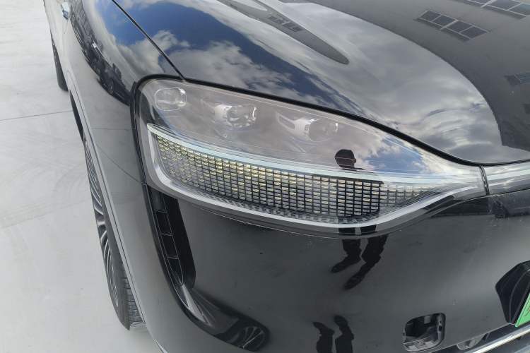 Used Hima AITO M9 2024 Range-Extended Ultra Version 52 kWh 5-Seater Model Right Front Headlight