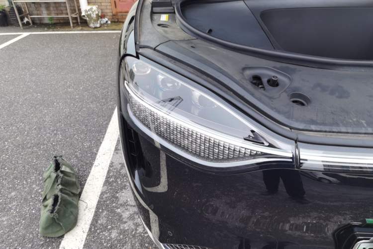 Used Hima AITO M9 2024 All-Electric Ultra Version 100 kWh 6-Seater Model Right Front Headlight