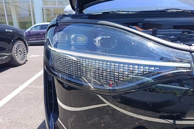 Used Hima AITO M9 2024 Range-Extended Max Edition 42 kWh 6-Seater Version Right Front Headlight