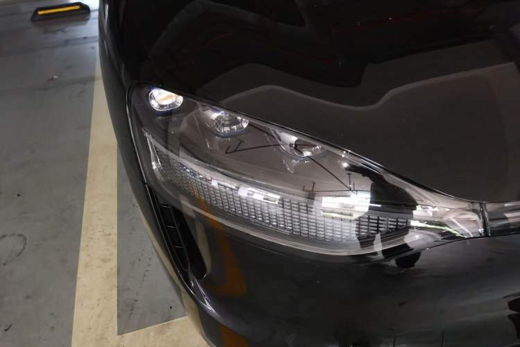 Used Hima AITO M9 2024 Range-Extended Ultra Version 42 kWh 6-Seater Model Right Front Headlight
