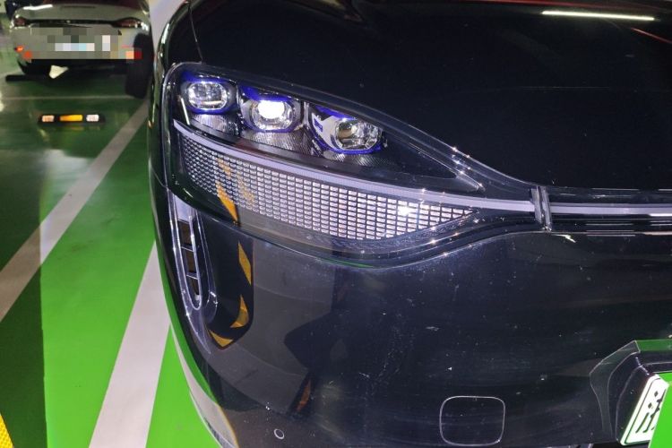 Used Hima AITO M9 2024 Range-Extended Ultra Version 52 kWh 6-Seater Model Right Front Headlight