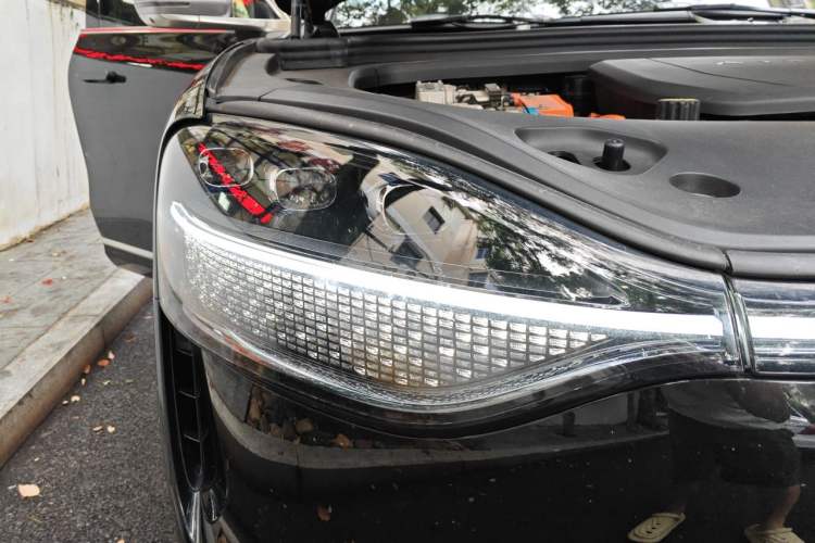Used Hima AITO M9 2024 Range-Extended Ultra Version 52 kWh 6-Seater Model Right Front Headlight