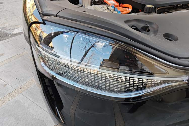 Used Hima AITO M9 2024 Range-Extended Ultra Version 52 kWh 6-Seater Model Right Front Headlight