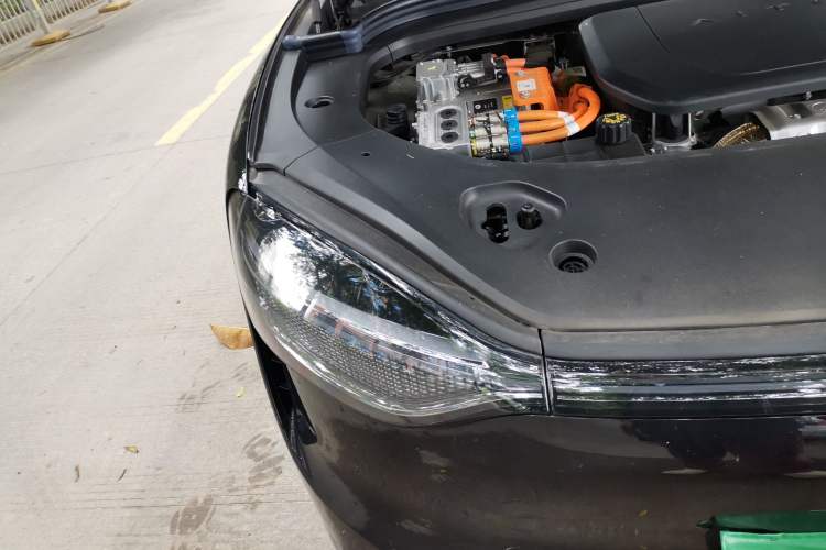 Used Hima AITO M9 2024 Range-Extended Ultra Version 52 kWh 5-Seater Model Right Front Headlight