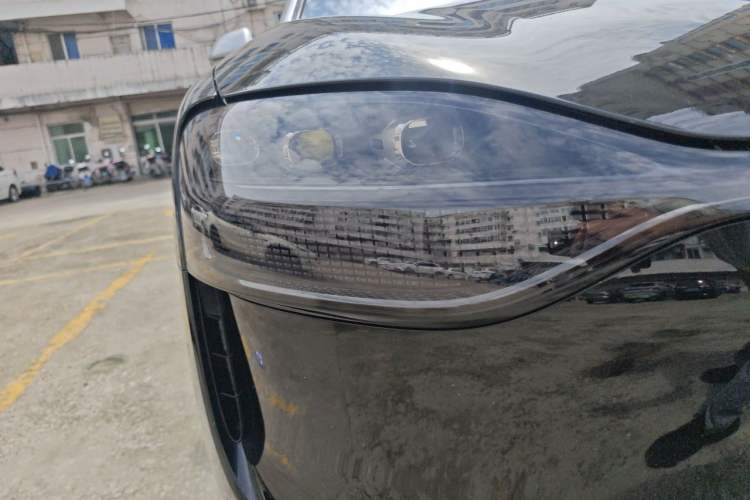 Used Hima AITO M9 2024 Range-Extended Ultra Version 42 kWh 6-Seater Model Right Front Headlight