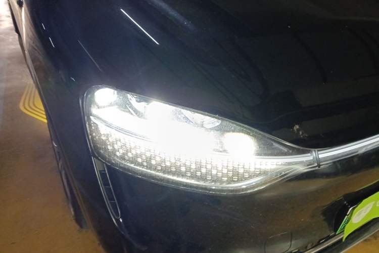 Used Hima AITO M9 2024 Range-Extended Max Edition 42 kWh 6-Seater Version Right Front Headlight