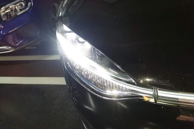 Used Hima AITO M9 2024 Range-Extended Ultra Version 52 kWh 5-Seater Model Right Front Headlight