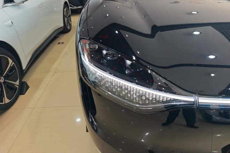Used Hima AITO M9 2024 Range-Extended Ultra Version 52 kWh 5-Seater Model Right Front Headlight