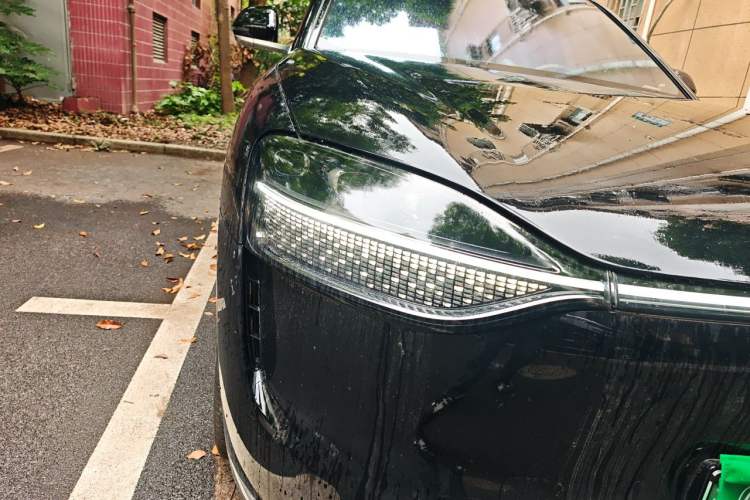 Used Hima AITO M9 2024 Range-Extended Ultra Version 52 kWh 6-Seater Model Right Front Headlight