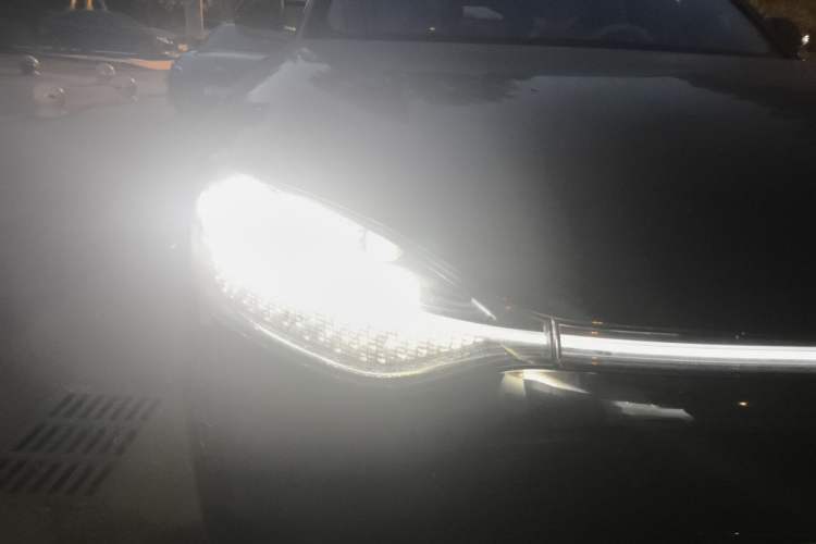 Used Hima AITO M9 2024 Range-Extended Ultra Version 52 kWh 6-Seater Model Right Front Headlight