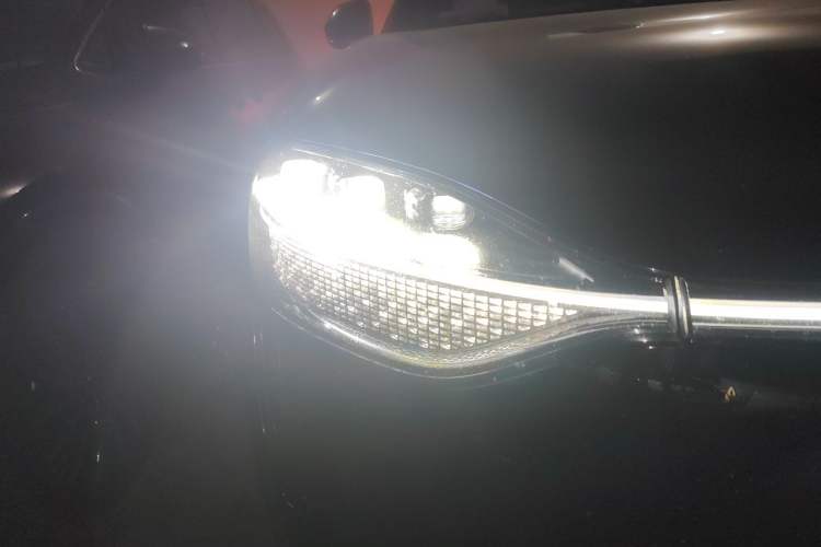 Used Hima AITO M9 2024 Range-Extended Ultra Version 42 kWh 6-Seater Model Right Front Headlight