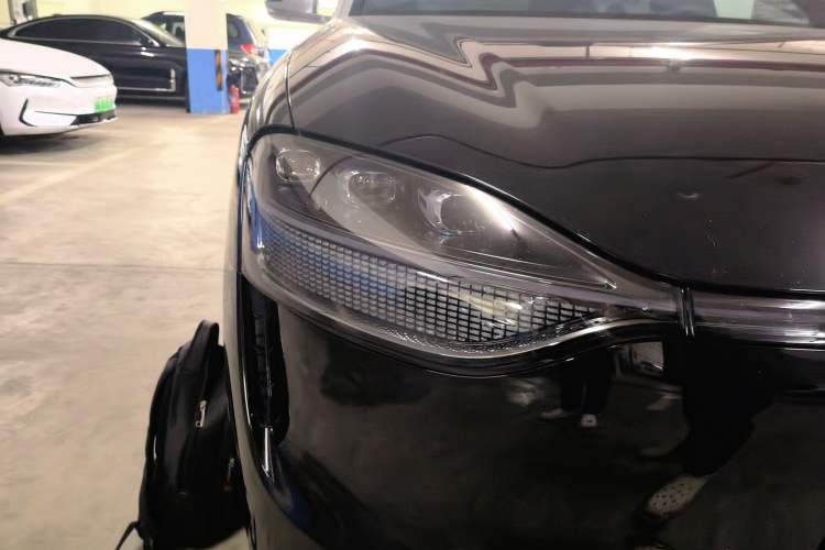 Used Hima AITO M9 2024 Range-Extended Ultra Version 52 kWh 6-Seater Model Right Front Headlight