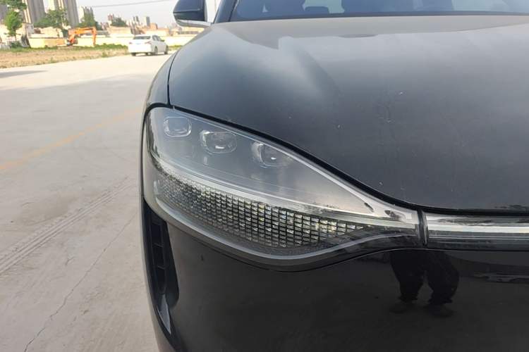 Used Hima AITO M9 2024 Range-Extended Max Edition 52 kWh 5-Seater Version Right Front Headlight