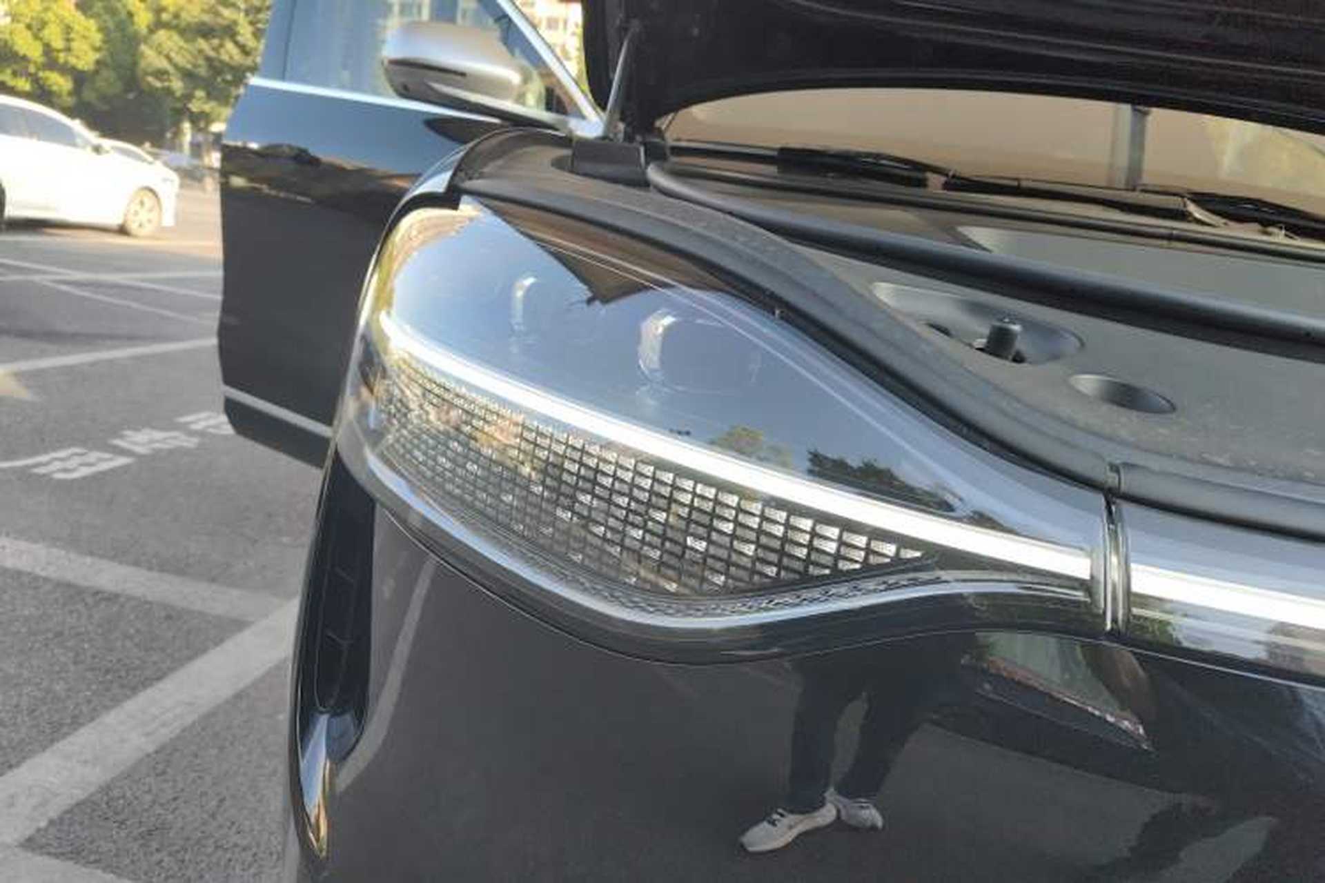 Used Hima AITO M9 2024 All-Electric Ultra Version 100 kWh 6-Seater Model Right Front Headlight
