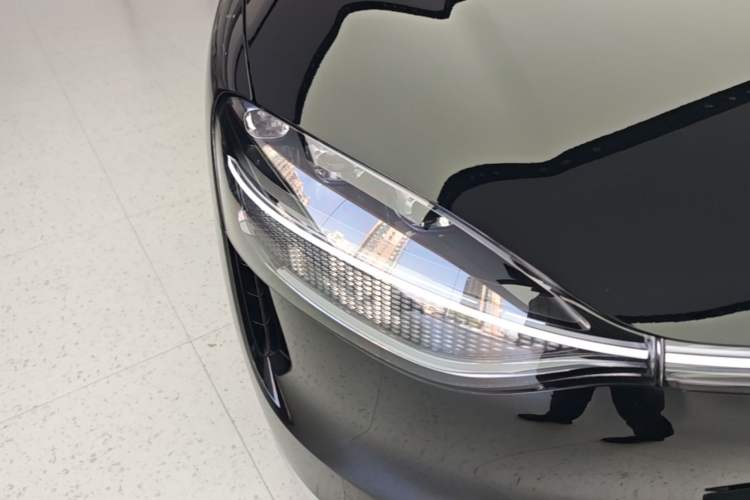 Used Hima AITO M9 2024 Range-Extended Ultra Version 42 kWh 6-Seater Model Right Front Headlight