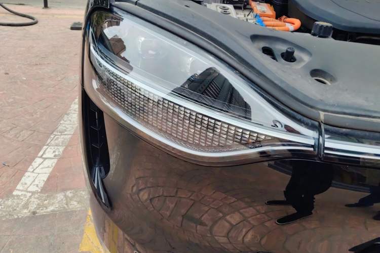 Used Hima AITO M9 2024 Range-Extended Max Edition 42 kWh 6-Seater Version Right Front Headlight