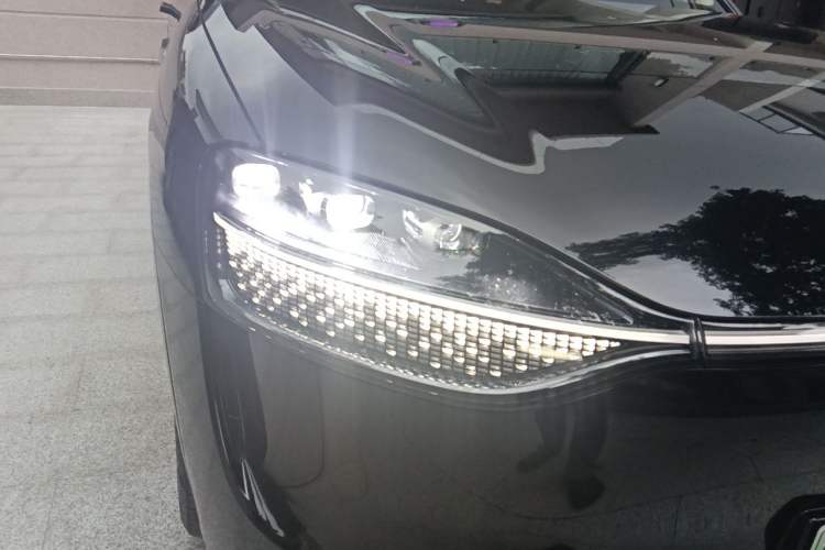 Used Hima AITO M9 2024 All-Electric Max Version 100 kWh 6-Seater Right Front Headlight