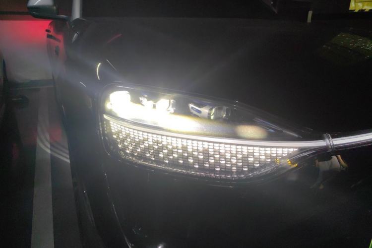 Used Hima AITO M9 2024 Range-Extended Ultra Version 42 kWh 6-Seater Model Right Front Headlight