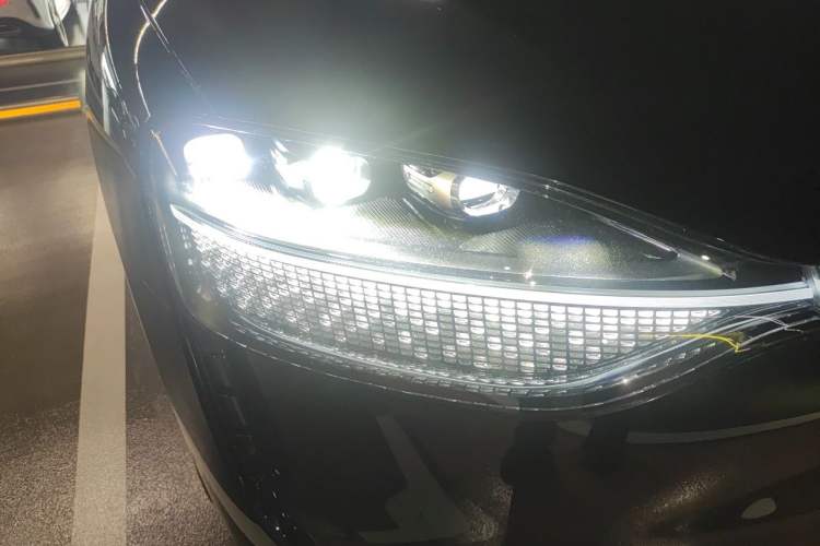 Used Hima AITO M9 2024 Range-Extended Max Edition 42 kWh 5-Seater Version Right Front Headlight