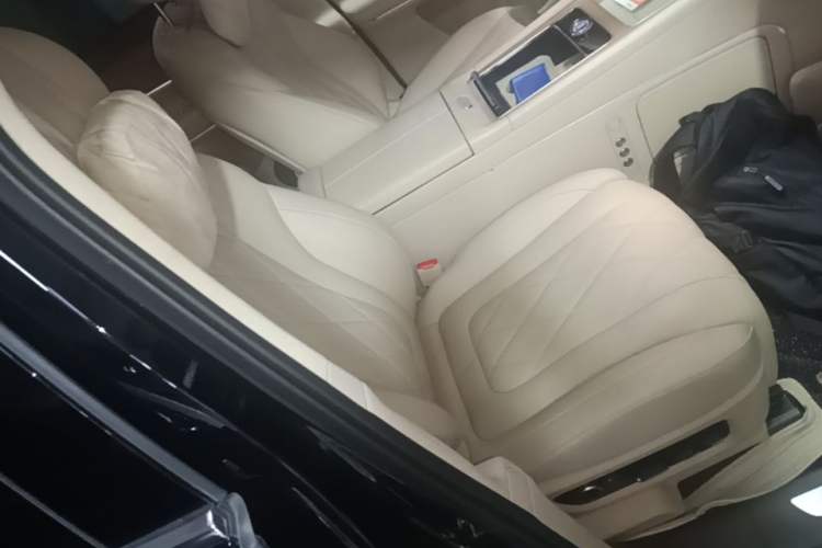 Used Hima AITO M9 2024 All-Electric Max Version 100 kWh 6-Seater Right Front Seat