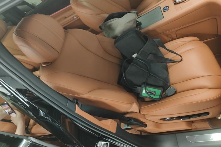 Used Hima AITO M9 2024 Range-Extended Ultra Version 42 kWh 6-Seater Model Right Front Seat