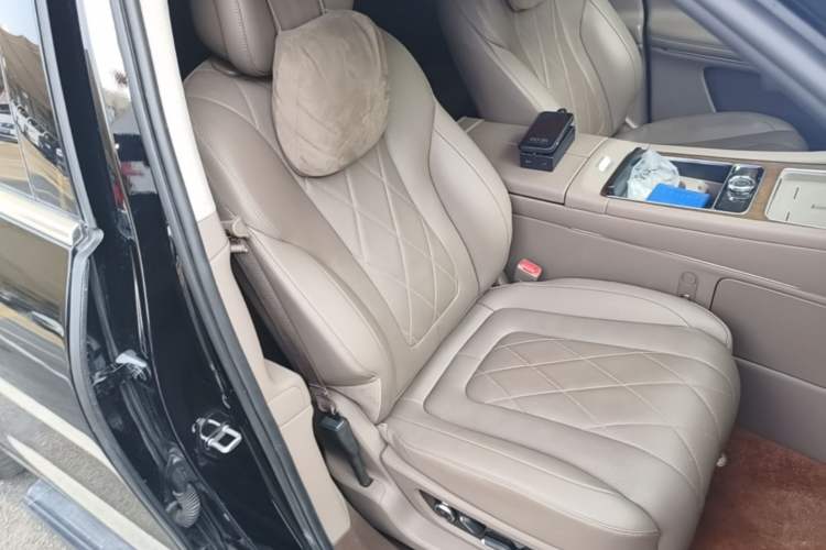Used Hima AITO M9 2024 Range-Extended Ultra Version 42 kWh 6-Seater Model Right Front Seat