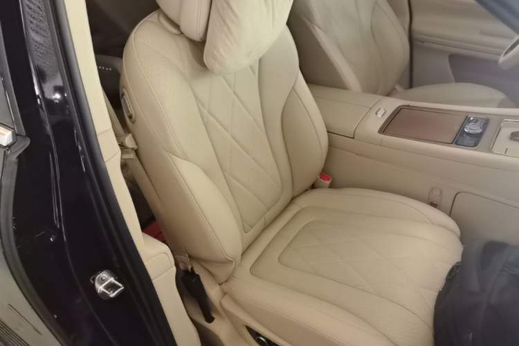Used Hima AITO M9 2024 Range-Extended Ultra Version 42 kWh 6-Seater Model Right Front Seat