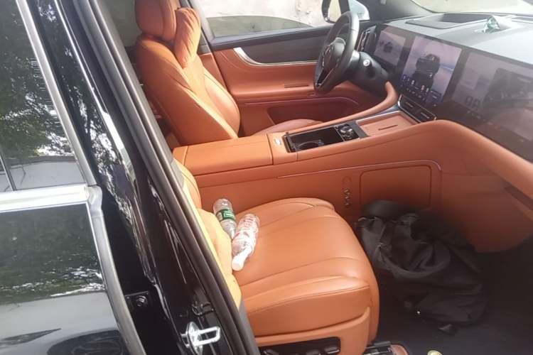 Used Hima AITO M9 2024 Range-Extended Ultra Version 42 kWh 6-Seater Model Right Front Seat