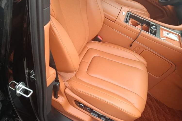 Used Hima AITO M9 2024 Range-Extended Ultra Version 52 kWh 6-Seater Model Right Front Seat