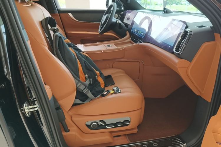 Used Hima AITO M9 2024 Range-Extended Ultra Version 42 kWh 6-Seater Model Right Front Seat