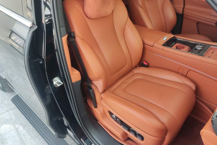 Used Hima AITO M9 2024 Range-Extended Ultra Version 42 kWh 6-Seater Model Right Front Seat