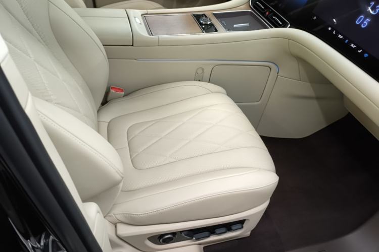 Used Hima AITO M9 2024 Range-Extended Ultra Version 42 kWh 6-Seater Model Right Front Seat